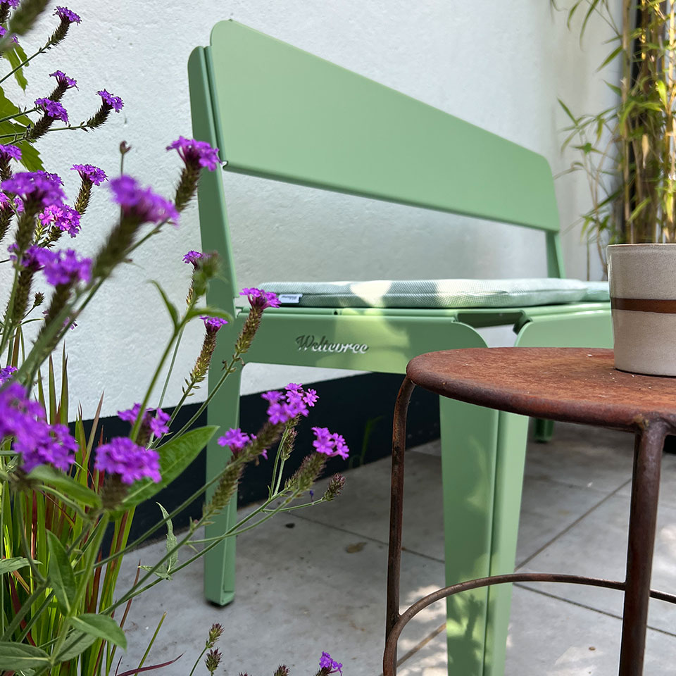 Weltevree-bended-bench-backrest-close up